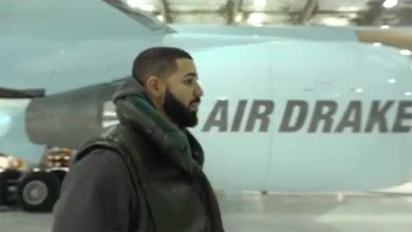 சொந்த பயன்பாட்டிற்காக ரூ. 1,300 கோடி மதிப்புள்ள போயிங் விமானத்தை வங்கிய நடிகர்: அதிர்ச்சியில் திரையுலகம்!