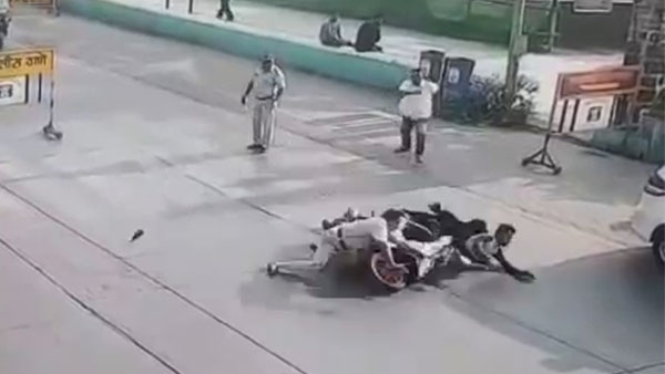 கை காட்டி நிறுத்த முயன்ற போலீஸ்காரர் மீது டூவீலரை ஏற்றிய இளைஞர்... தெரிந்தே செய்த வீடியோ வைரல்...