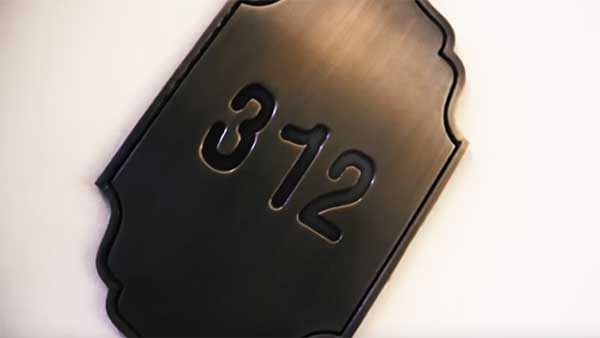 பிரபல 5 ஸ்டார் ஓட்டலில் ராயல் என்பீல்டு பைக்குகளுக்கு அனுமதி மறுப்பு... காவலர் சொன்ன காரணம் இதுதான்