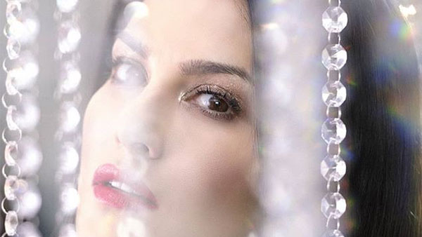 சன்னி லியோன் பற்றி பலரும் அறியாத ரகசியங்கள்... விலை உயர்ந்த கார்களை கொடுத்தது யார் என தெரியுமா?