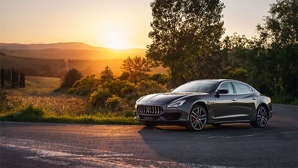 சன்னி லியோன் பற்றி பலரும் அறியாத ரகசியங்கள்... விலை உயர்ந்த கார்களை கொடுத்தது யார் என தெரியுமா?