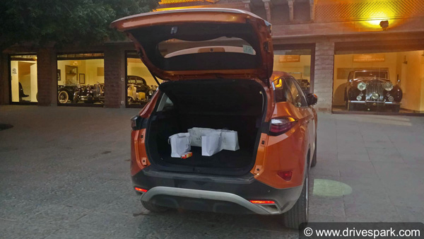 உலக அளவில் இந்தியாவை பெருமிதப்படுத்தும் டாடா... லாரி மோதியும் அசராமல் நின்ற காரின் வீடியோ வைரல்...