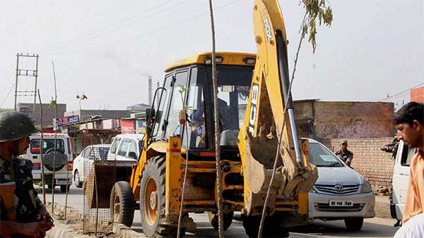 நேசமணிக்கு இணையாக டிரெண்ட் ஆகும் மற்றொரு விஷயம் இதுதான்... கொளுத்தி போட்ட சன்னி லியோன்...