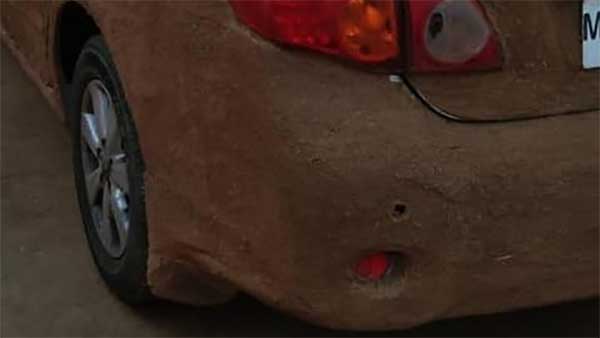 மாட்டு சாணத்தால் காரை கோட்டிங் செய்த மோடி ஊர்க்காரர்... எதற்காக என தெரிந்தால் திகைத்து போவீர்கள்...