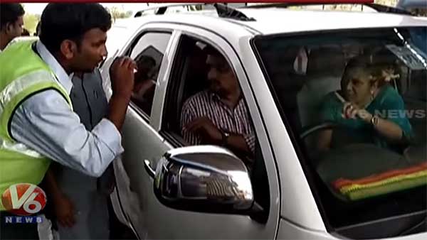 56 ரூபாய்க்காக டோல்கேட்டில் சாமியாடிய முக்கிய அமைச்சரின் மனைவி... வைரலாகும் அதிர்ச்சி வீடியோ...