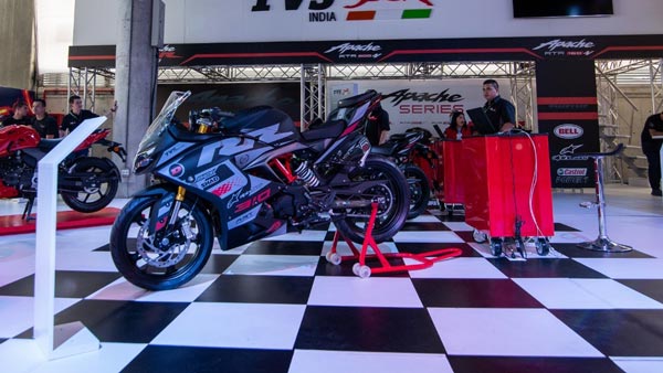 ஒரே மாடல், ஒரே பவர் ஆனால் ஸ்டைல் மட்டும் வேற: படுகவர்ச்சியாக அறிமுகமான டிவிஎஸ் அப்பாச்சி!