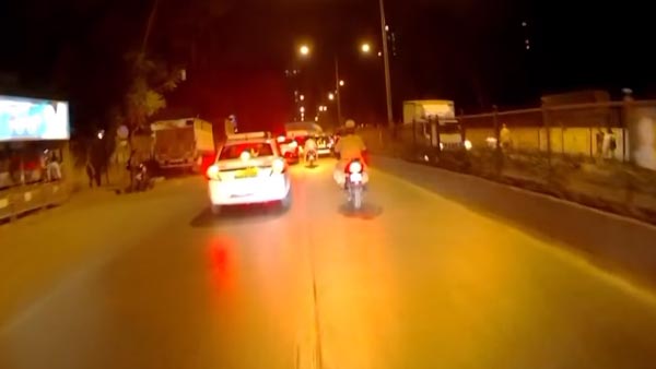 இன்ஸ்பெக்டரின் தவறை நடுரோட்டில் தட்டிக்கேட்ட இளைஞருக்கு நேர்ந்த கதி... வைரலாகும் அதிர்ச்சி வீடியோ