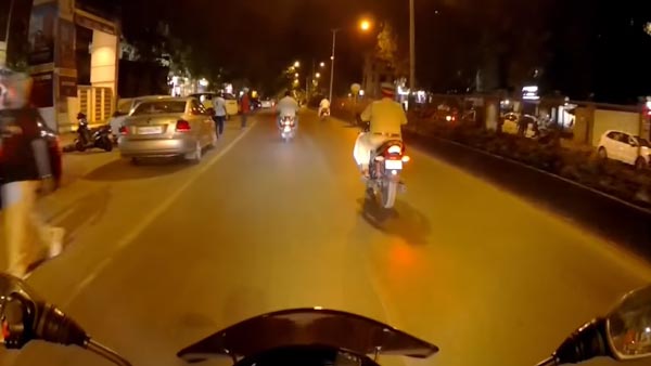 இன்ஸ்பெக்டரின் தவறை நடுரோட்டில் தட்டிக்கேட்ட இளைஞருக்கு நேர்ந்த கதி... வைரலாகும் அதிர்ச்சி வீடியோ