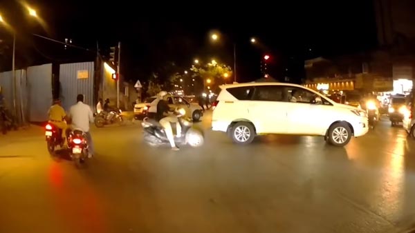 இன்ஸ்பெக்டரின் தவறை நடுரோட்டில் தட்டிக்கேட்ட இளைஞருக்கு நேர்ந்த கதி... வைரலாகும் அதிர்ச்சி வீடியோ