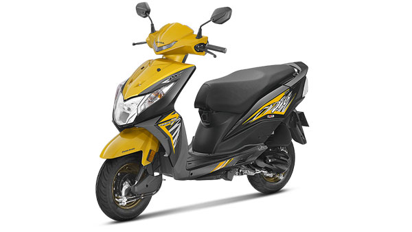 யாரென்றே தெரியாத பெண்ணுடன் நடுரோட்டில் அட்டகாசம் செய்த வாலிபரின் வீடியோ வைரல்... அதிர்ச்சி பின்னணி