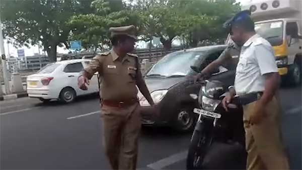 நடுரோட்டில் வைத்து சப்-இன்ஸ்பெக்டரை வெளுத்து வாங்கிய துணை ஆணையர்: வைரல் வீடியோ...!