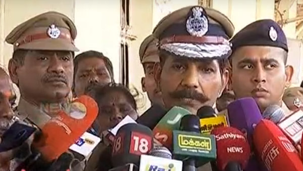 பைக்கை நிறுத்தாமல் சென்றதால் லத்தியால் தாக்கிய போலீஸ்... பரிதாபமாக உயிரிழந்த இளைஞர்... அதிர்ச்சி தகவல்!