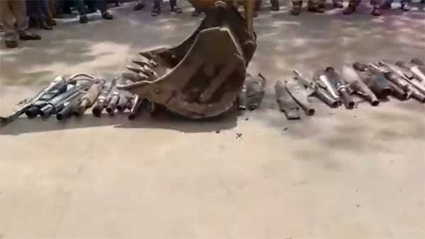 ராயல் என்பீல்டு பைக்கில் கெத்து காட்டியவர்களுக்கு ஆப்பு வைத்த போலீசார்... எதற்காக தெரியுமா?