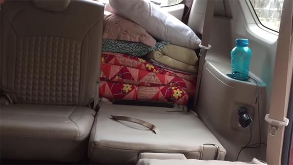 சூப்பரப்பு... சிம்பிளான ஐடியாவில் எர்டிகா காரில் ஸ்லீப்பர் வசதி... அசத்திய உரிமையாளர்!!