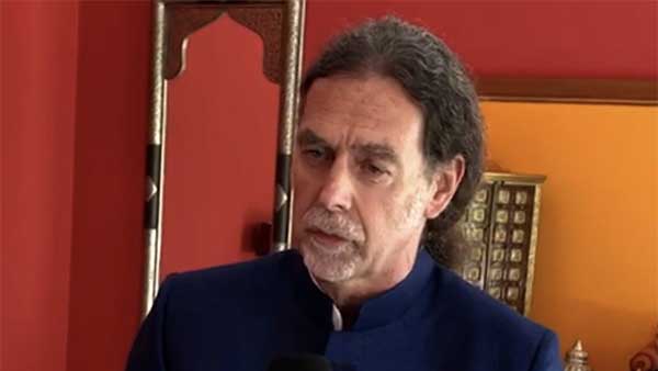 டேங்கி லிண்டர்! ஹிந்துஸ்தான் அம்பாஸிடரின் வண்ணத்தை மெருகேற்ற கருத்து கேட்கும் ஜெர்மன் அம்பாஸிடர்!