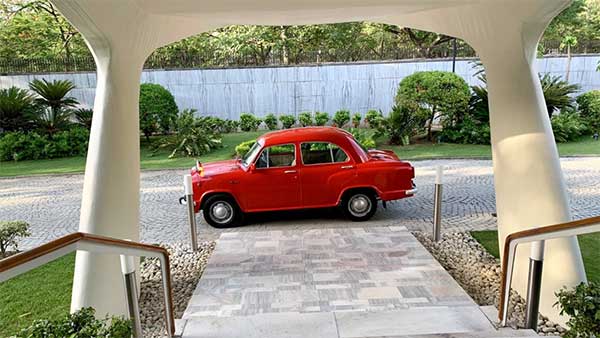 டேங்கி லிண்டர்! ஹிந்துஸ்தான் அம்பாஸிடரின் வண்ணத்தை மெருகேற்ற கருத்து கேட்கும் ஜெர்மன் அம்பாஸிடர்!