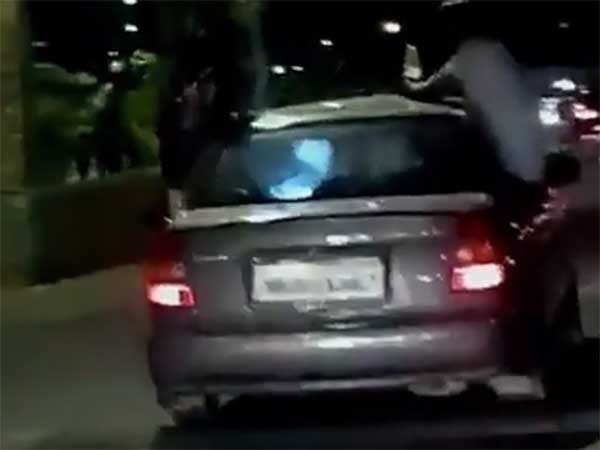 திரைபட பாணியில் காரை ஓட்டி சென்ற மாணவர்கள்... வீடியோ வைரலானதால் அரங்கேறிய அவலம்...!