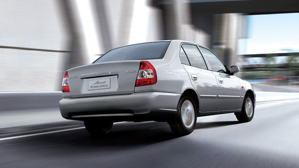 திரைபட பாணியில் காரை ஓட்டி சென்ற மாணவர்கள்... வீடியோ வைரலானதால் அரங்கேறிய அவலம்...!