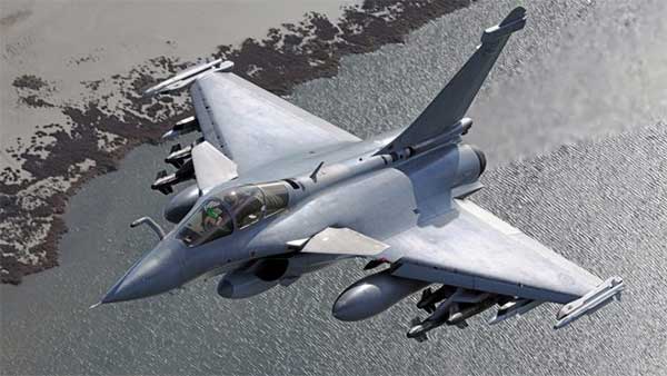 காங்கிரஸ் அலுவலகத்திற்கு எதிரே ரபேல் போர் விமானம்... நாட்டின் கவனத்தை ஈர்த்ததற்கு காரணம் இதுதான்...