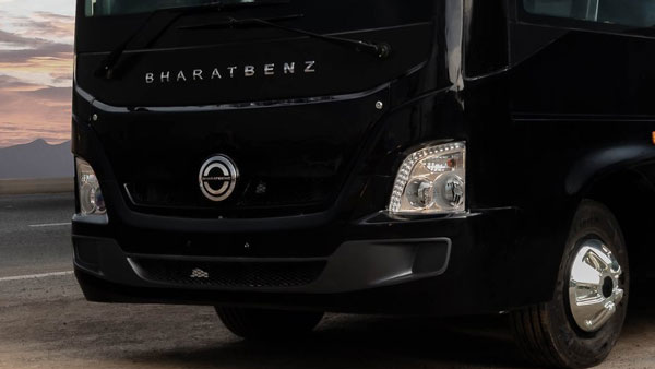 ரெட்டியின் கைவண்ணத்தில் சொகுசு விமானத்தை தோற்கடிக்கும் அம்சங்களுடன் பாரத் பென்ஸ் பஸ்!!