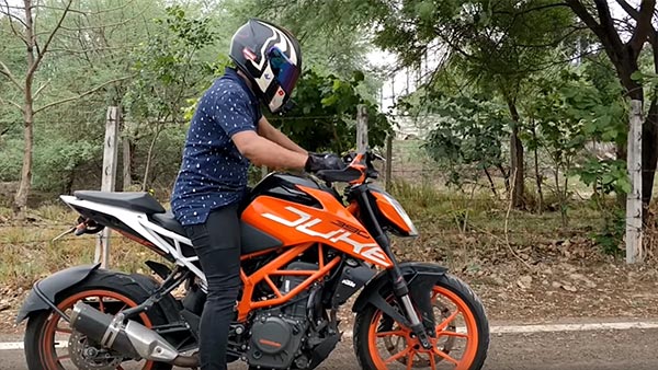 பிஎம்டபிள்யூ 320டி காருடன் போட்டியிட்ட கேடிஎம் 390 ட்யூக்: ஆச்சரியம் அளிக்கும் போட்டி முடிவு... வீடியோ!