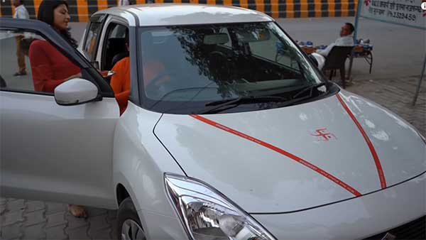 பிறந்த நாளுக்கு கணவர் சர்ப்ரைஸாக வழங்கிய பரிசால் ஆச்சரியத்தில் ஆழ்ந்த மனைவி... வைரலாகும் வீடியோ...