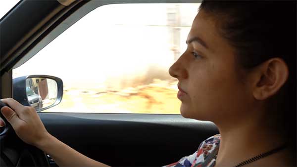 பிறந்த நாளுக்கு கணவர் சர்ப்ரைஸாக வழங்கிய பரிசால் ஆச்சரியத்தில் ஆழ்ந்த மனைவி... வைரலாகும் வீடியோ...