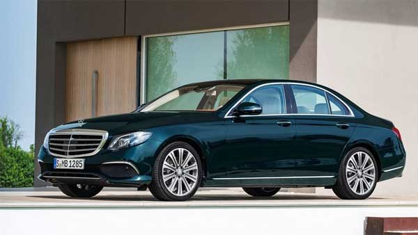 எளிய கார்களில் வளம் வரும் இந்திய ஜாம்பவான்கள்: எந்த கார்கள் என தெரிந்தால் வியந்து போவீர்கள்..