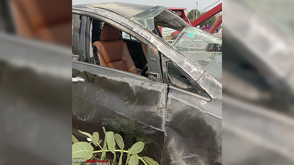 பல முறை சாலையில் உருண்டு விபத்துக்குள்ளான இன்னோவா க்ரிஸ்ட்டா... பாதுகாப்பு அம்சம் செயல்படாததால் அதிர்ச்சி...