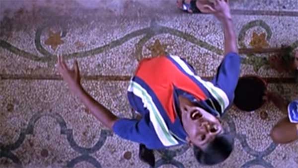 திரைபட பாணியில் காரை ஓட்டி சென்ற மாணவர்கள்... வீடியோ வைரலானதால் அரங்கேறிய அவலம்...!