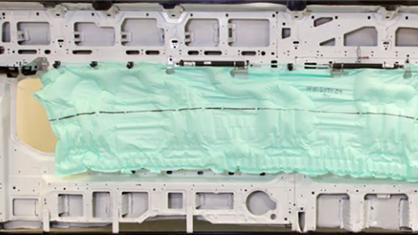 காரின் வெளிப்புறத்திற்கான உலகின் முதல் சைடு ஏர்பேக்... இசட்எஃப் நிறுவனம் அறிமுகம்!