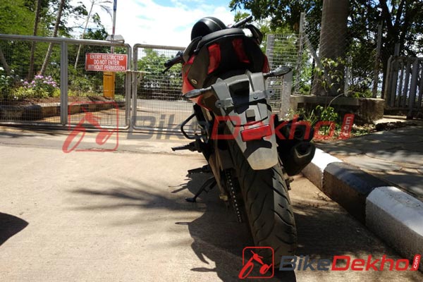 புதிய வண்ணத் தேர்வில் கலக்கலாக களமிறங்கும் பஜாஜ் டோமினார் 400... ஸ்பை புகைப்படம்...