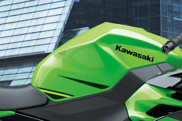 புதிய தொழில்நுட்ப வசதியுடன் அறிமுகமான கவாஸாகி நிஞ்சா... இதன் சிறப்பு தெரிஞ்சா நீங்களும் வாங்க ஆசைப்படுவீங்க!