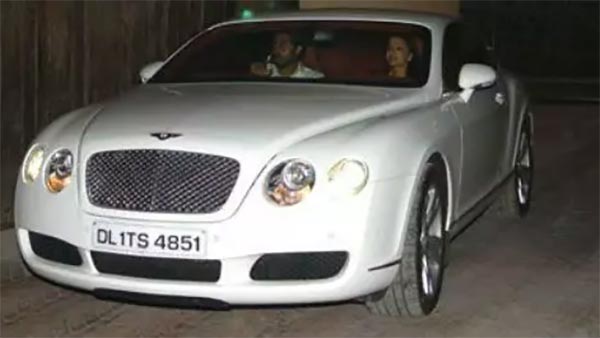 பாலிவுட் சூப்பர் ஸ்டார் அமிதாப் பச்சன் வீட்டில் குவிந்துகிடக்கும் சொகுசு கார்களின் அணி வகுப்பு... என்னென்ன கார் வச்சிருக்கார் தெரியுமா?