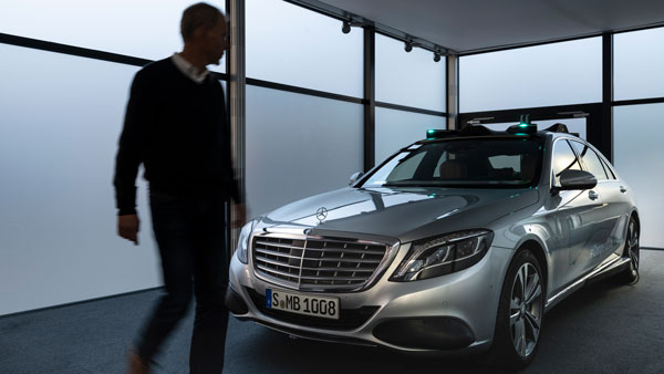 டிரைவரில்லா கார் தொழில்நுட்பத்தை உருவாக்க பிஎம்டபிள்யூ - டெய்ம்லர் ஒப்பந்தம்!