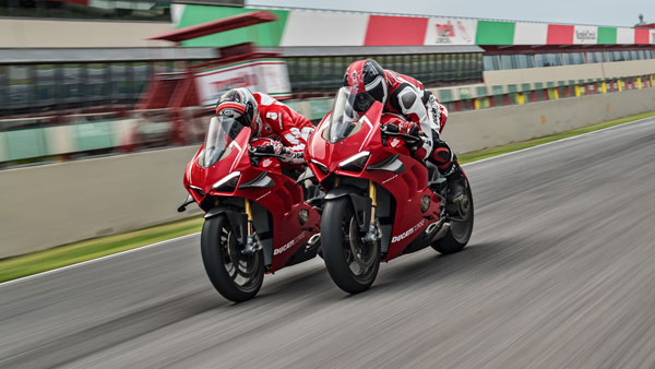 இந்தியாவில் 2 பேர் மட்டுமே இந்த பைக்கை புக்கிங் செய்துள்ளனர்! விலை தெரிந்தால் மலைத்து விடுவீர்கள்!!