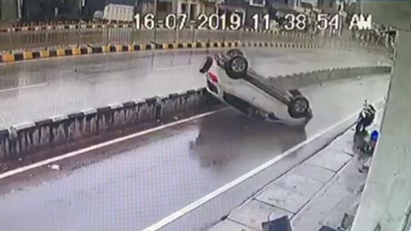 பல முறை சாலையில் உருண்ட ஃபோர்டு ஈகோ ஸ்போர்ட்: சிறு காயங்களுடன் அசால்டாக வெளியே நடந்துவந்த ஓட்டுநர்... வீடியோ காட்சி!!!