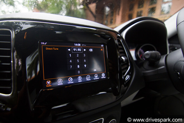 சினிமா நட்சத்திரங்கள் மத்தியில் அமோக வரவேற்பு