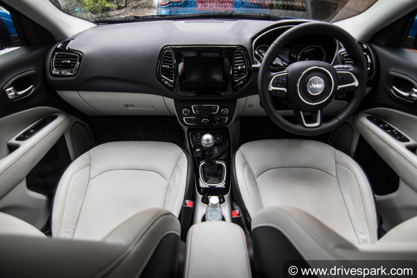 சினிமா நட்சத்திரங்கள் மத்தியில் அமோக வரவேற்பு