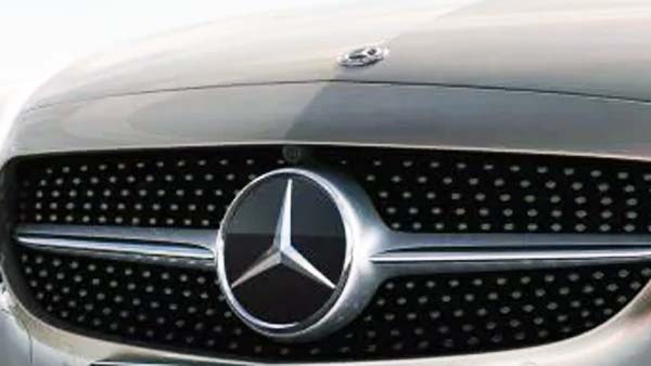 ஹூண்டாயை தொடர்ந்து அதிர்ச்சி தகவலை வெளியிட்ட பென்ஸ்... கவலையில் ரசிகர்கள்!