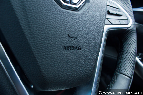 இந்தியாவின் முதல் இன்டர்நெட் காரை புக்கிங் செய்தவர்களுக்கு திடீரென வந்த இ-மெயில்.. எதற்காக தெரியுமா?