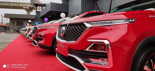 திக்குமுக்காடி போன தயாரிப்பு நிறுவனம்.. இந்தியாவின் முதல் இன்டர்நெட் காருக்கு வரலாறு காணாத வரவேற்பு