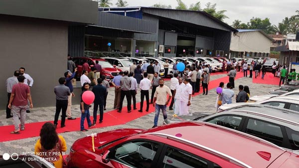 திக்குமுக்காடி போன தயாரிப்பு நிறுவனம்.. இந்தியாவின் முதல் இன்டர்நெட் காருக்கு வரலாறு காணாத வரவேற்பு