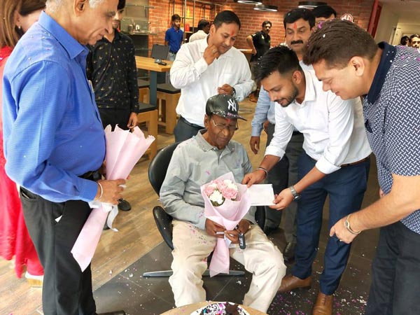 ஆச்சரியம் அளிக்கும் மிக குறைவான விலையில் இந்தியாவின் முதல் இன்டர்நெட் கார்... டெலிவரி தொடங்கியது