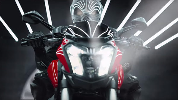 புதிய வண்ணத் தேர்வில் கலக்கலாக களமிறங்கும் பஜாஜ் டோமினார் 400... ஸ்பை புகைப்படம்...