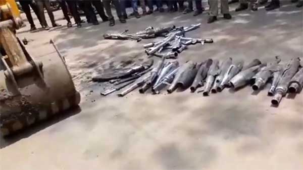 போலீஸாரின் செயலால் கடுப்பாகிய வாகன ஓட்டிகள்: வைரலாகும் புகைப்படம்...!