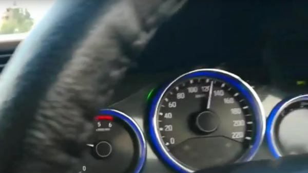 உருவத்துக்கும் வேகத்துக்கும் சம்பந்தம் இல்லையே... 150 கிமீ வேகத்தில் சிட்டாய் பறந்த ரெனோ ட்ரைபர் கார