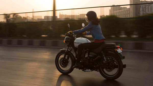 சென்னையின் சாலைகளில் வட்டமிட்ட அடுத்த தலைமுறை தண்டர்பேர்டு... என்ன ஸ்பெஷல்...!