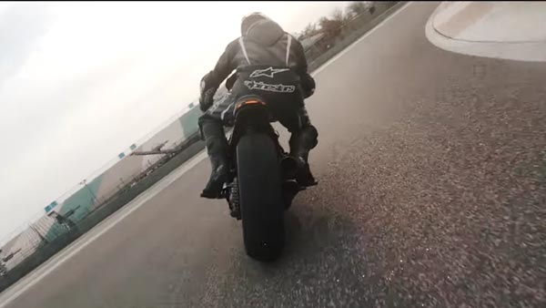 ரூ. 4 லட்சத்தில் டுகாட்டி பைக்காக மாறிய ராயல் என்பீல்டு 650 பைக்... வீடியோ...!