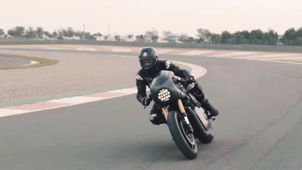 ரூ. 4 லட்சத்தில் டுகாட்டி பைக்காக மாறிய ராயல் என்பீல்டு 650 பைக்... வீடியோ...!